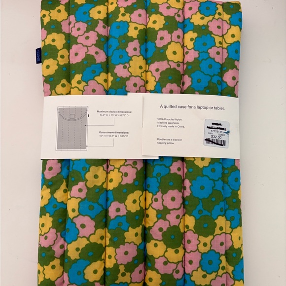 NWT BAGGU Puffy 16” Laptop Sleeve - Flowerbed - Picture 7 of 14